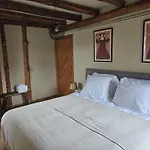 Buteo D'hotes & Espresso Bed & Breakfast Lesterny