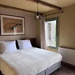 Buteo D'hotes & Espresso Lesterny