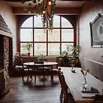 Buteo D'hotes & Espresso Lesterny