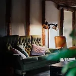 Buteo D'hotes & Espresso Bed & Breakfast Lesterny