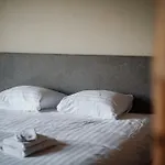 Buteo D'hotes & Espresso Bed & Breakfast Lesterny