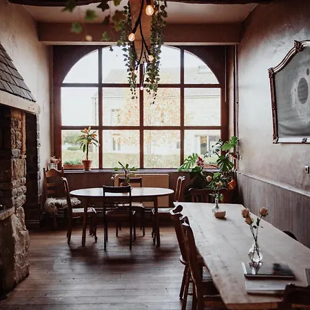 Buteo D'hotes & Espresso Lesterny