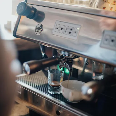 ベッド・アンド・ブレックファスト Buteo D'hotes & Espresso